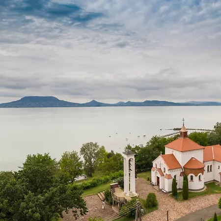 In Balatonmariafürdo 40847